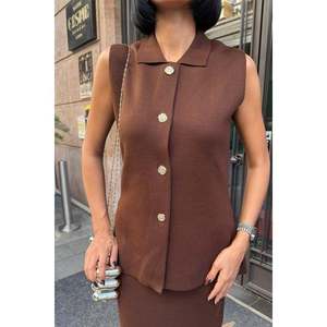 Conjunto de Blazer Midi 10230 con Detalle de Botones Dorados y Chaleco, Estilo Elegante - Product Image 3
