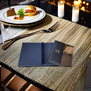 Carpeta de Menú de Cuero PU Premium Personalizada y Duradera para Restaurantes, Placa con Logotipo, Grabado Personalizado, Carpeta de Facturas Metálica, Portamenús para Hoteles - Product Image 1