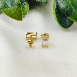 ต่างหูเพชรพลอยโรสควอตซ์ทรงบาแก็ตคุณภาพสูง |   เครื่องประดับเงินแท้ 925 ชุบทอง - Product Image 5