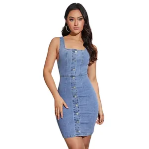 Xu hướng thời trang 2023 có một chiếc váy bodycon denim hai dây quyến rũ với màu xanh quyến rũ, được thiết kế để nâng cao vóc dáng của bạn