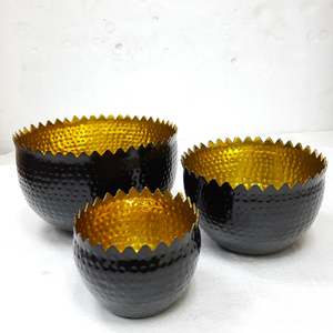Ensemble de 3 bols ronds en aluminium texturé martelé, finition noire, pour servir des fruits, décoration d'intérieur - Product Image 1