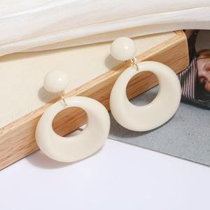 Boucles d'oreilles légères personnalisées en résine écologique, modèle de fée fait à la main - Product Image 4