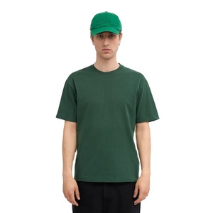 เสื้อยืดผู้ชายทรงปกติ ดีไซน์ทันสมัย ผ้าฝ้าย 190 GSM นุ่ม ระบายอากาศได้ดี สไตล์ลำลอง สตรีทแวร์ รับผลิตตามแบบ OEM แบรนด์ส่วนตัว โรงงาน ผู้ผลิต - Product Image 1
