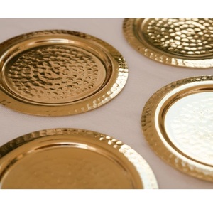 Assiette de présentation en laiton martelé de luxe, plaquée or, sous-assiette en métal pour les tables de restaurants et d'hôtels de haute gastronomie - Product Image 1