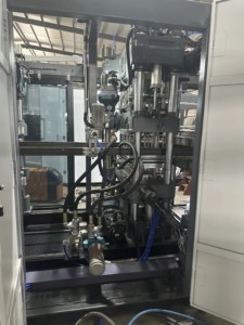 Machine de fabrication de boîtes à fruits multi-stations pour barquettes en PET et machine de thermoformage automatique pour la fabrication de barquettes en PET - Product Image 3