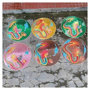 Sombrero Cónico Hecho a Mano con Hojas de Palma y Marco de Bambú para Protección Solar, Disfraz Cultural y Regalos de Recuerdo, Origen Vietnam - Product Image 3