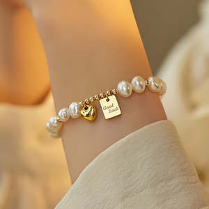 Elegante Brazalete de Cadena Dorada con Dije de Corazón para Mujer, Joyería de Moda para Uso Diario y Ocasiones Especiales, Regalo para el Día de San Valentín - Product Image 1