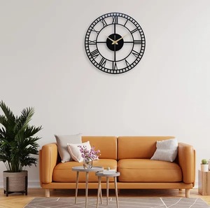 Reloj de pared romano redondo negro de diseñador, pieza de declaración clásica perfecta para la oficina en casa contemporánea y las paredes del dormitorio - Product Image 5