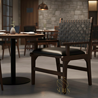 Chaise de restaurant Patti faite à la main en cuir Chaise en cuir en bois au design unique