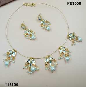 Motipearl indien Kundan & Drop traditionnel et à la mode plaqué or avec boucle d'oreille ensemble de bijoux et collier ras du cou pour les femmes - Product Image 2