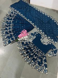 <span class=keywords><strong>Georgette</strong></span> Kurta Giả Nặng Với Chuỗi Thêu Nặng Làm Việc Với Tay Áo Đầy Đủ Và Quần Ống Loe Hoàn Toàn Và Dupatta Thiết Kế - Product Image 6