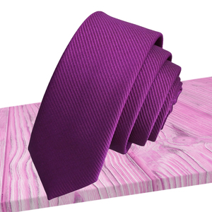 Cravate slim simple à rayures fuchsia - Product Image 1