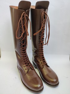 Botas Largas de Cuero Marrón con Ojales y Ganchos Metálicos - Product Image 3