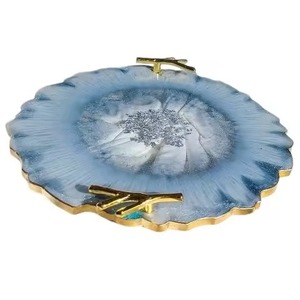 Elegante bandeja de servicio de resina roja y Río de madera con elegantes asas plateadas, ideal para comedor moderno y Decoración elegante para el hogar - Product Image 5