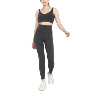 Vêtements de sport d'entraînement de gymnastique 3 pièces de haute qualité pour femmes ensembles de Yoga tissu respirant taille élastique couleur unie avant personnalisable - Product Image 3