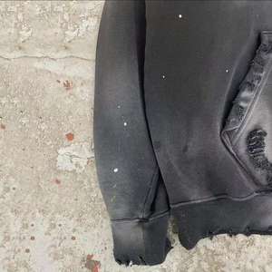 Mezcla perfecta de comodidad y moda urbana "" All-Season Ligero y cómodo para cada zona Sudadera con capucha - Product Image 4