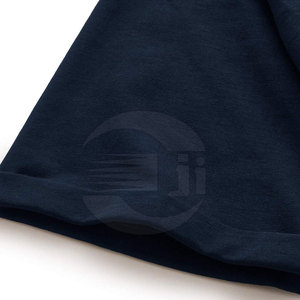 Camiseta corta de mujer de alta calidad Color sólido con diseño de logotipo personalizado - Product Image 4