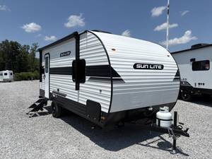 บ้านพ่วงอลูมิเนียมขนาดกลางทันสมัยพร้อมห้องครัวและห้องน้ำ รถพ่วงเดินทางขนาดกะทัดรัดสำหรับการตั้งแคมป์ - Product Image 6