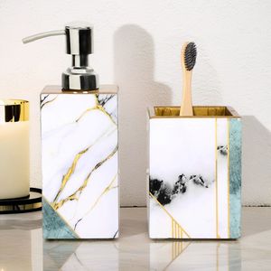 Juego de dispensador de jabón y vaso de madera hecho a mano con diseño de impresión esmaltada para baños vintage y contemporáneos - Product Image 4