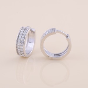 Pendientes de Aro con Diamantes Cultivados en Laboratorio Certificados por IGI, Oro Amarillo/Blanco/Rosa de 14K, Pendientes Huggie Gruesos para Mujer - Product Image 5