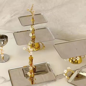 Plato de metal elegante decorado con dos niveles, vajilla elegante de diseño tradicional, elaborada de forma decente por un mayorista indio - Product Image 5