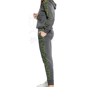 Survêtement de haute qualité avec broderie détaillée et survêtement de broderie deux pièces coupe confortable avec poignets et taille côtelés - Product Image 2