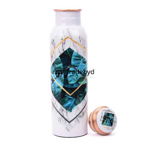 Botella de cobre atemporal de TradeByd, recipiente de plástico duradero con elevador de hidratación, mezcla de artesanía y propósito - Product Image 2