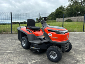 Cortadora de Césped Husqvarna TC112 Naranja, con Asiento, Tracción en las Cuatro Ruedas, Motor de Gasolina, Cortadora Profesional para Jardín - Product Image 3