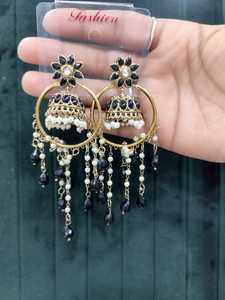 Boucles d'oreilles Jhumki en alliage plaqué or, fusion ethnique, bijoux indiens imposants, forme de cloche en zircon, pour mariages, style pendantes tendance - Product Image 3