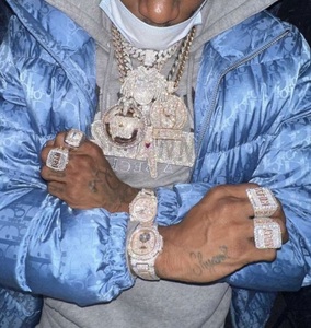 นาฬิกาหรูหราสไตล์คลาสสิกแบบฮิปฮอป ประดับเพชรโมอิสซาไนต์ ตัวเรือนสแตนเลส ดีไซน์แบบอาหรับ พร้อมกระจกแซฟไฟร์เคลือบแบบไอซ์ - Product Image 4