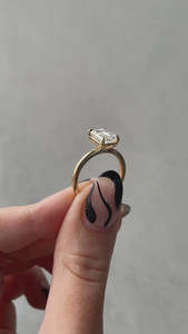 Juego de puntas de oro sólido de 18 quilates, corte esmeralda de lujo, 4 garras, anillos de boda de diamantes cultivados en laboratorio, anillos de solitario minimalistas para ella, venta al por mayor - Product Image 3