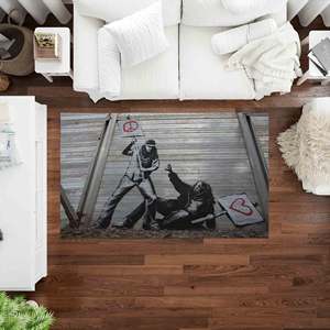 Tapis graffiti Banksy : Paix vs Amour, tapis d'appoint antidérapant, tapis en chenille - Product Image 2