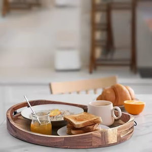 Bandeja de servicio de madera de acacia hecha a mano de alta calidad con asas Bandeja decorativa de madera Venta caliente por glowin fashion - Product Image 4