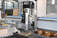 Routeur CNC 3 axes Jinan M-shine avec changeur d'outils automatique pour la fabrication de meubles, routeur à bois ATC 2130 avec table à vide