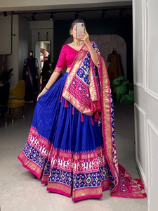 DERNIÈRE DESIGNER SILK PATOLA IMPRIMÉ AVEC BORDURE EN DENTELLE GOTTA PATTI LEHENGA CHOLI - Product Image 5