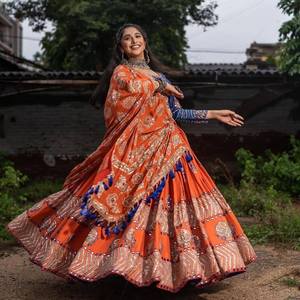 Diseñador tradicional indio Lehenga Choli con trabajo hecho a mano encaje Dupatta para mujeres Digital impreso Lehenga Choli Material sin costuras - Product Image 3