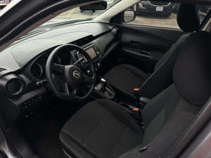 Sièges en cuir de direction gauche Nissan Kicks S 2024 d'occasion Taille du pneu intérieur foncé R16 - Product Image 2