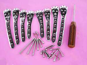 LCP Plaque de fémur distal 4.5/5.0mm 6,8,10 & 12 trous avec vis 100 pcs Set Acier - Product Image 3