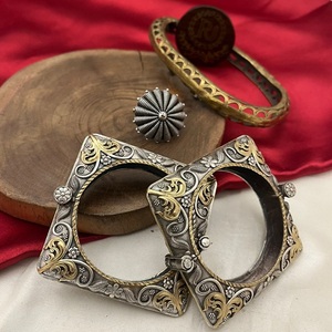 Conjunto de brazaletes cuadrados de plata oxidada real, diseño para mujer para fiesta de boda, colección étnica tradicional y de recepción - Product Image 1