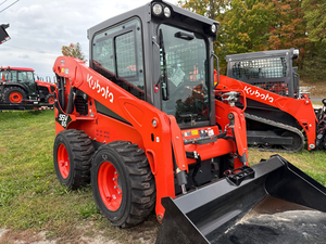 รถตักล้อยางคุณภาพสูง Kubota SSV65PHRC พร้อมประตูหน้าแบบเลื่อนที่เป็นเอกลักษณ์สำหรับพื้นที่ทำงานแคบ วางจำหน่ายแล้ววันนี้ - Product Image 5