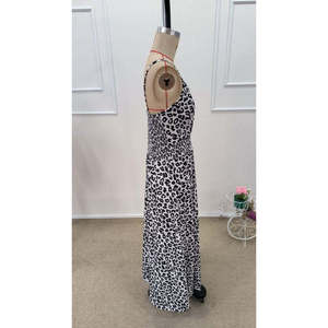 Robe longue maxi pour femme Jane's, à bretelles spaghetti, col cache-cœur, imprimé léopard, taille élastique, en tissu tricoté de qualité supérieure, pour un usage décontracté - Product Image 5