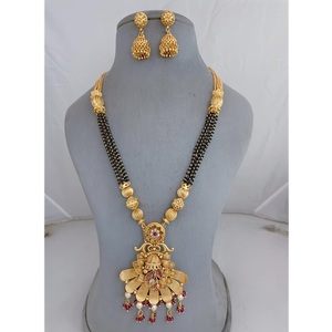 Mangalsutra traditionnel exclusif plaqué or de qualité supérieure avec boucles d'oreilles pour mariage et collection de vêtements quotidiens pour femmes - Product Image 1