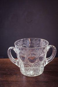 Seau à glace en verre coupe claire avec bord épais et sensation traditionnelle faite pour dîner romantique ou service vintage - Product Image 3