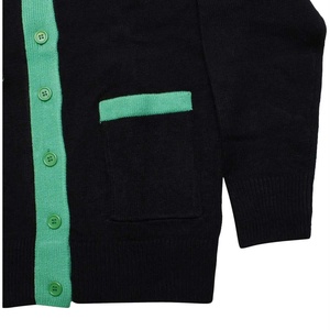 Cardigan noir Alpha Kapa unisexe, design patchwork à rayures en dentelle, cardigan brodé, cardigan d'hiver de la sororité Sigma - Product Image 5