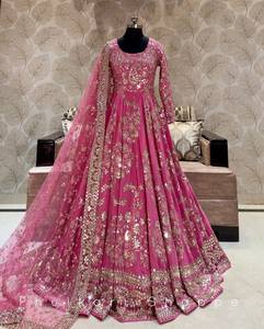 2025 @ Elegante vestido de novia rosa hasta el suelo con pesado Dupatta con perlas Dabka adornadas Piedra Zardozi Trabajo de bordado - Product Image 1