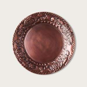 Plaque de présentation en métal gaufré fait à la main pour table à manger de fête avec des accents décoratifs traditionnels - Product Image 4