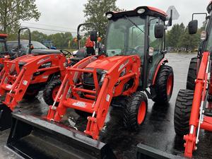 Tractor de Ruedas Compacto Usado Kioti CK4030 de 35HP con Cabina, Tracción en las 4 Ruedas, Transmisión por Engranajes, Alta Productividad para Pequeñas Granjas - Product Image 5