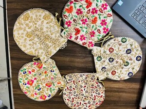 ขายส่งกระเป๋าสตางค์อินเดียงานแต่งงานโปรดปรานคืนของขวัญเพื่อนเจ้าสาวแบบดั้งเดิมแจกกระเป๋าถือของขวัญไดวัลลี่ - Product Image 2