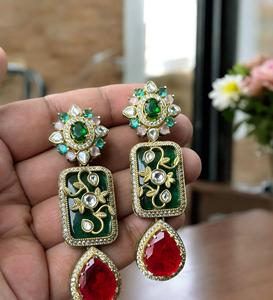 Boucles d'oreilles élégantes en cascade de diamants dorés brillants Bijoux en laiton à la mode pour les mariages de femmes Anniversaires Fête parfaite - Product Image 3