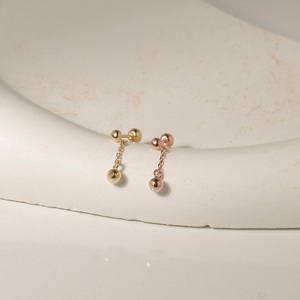 Pendientes de tuerca finos simples con cadena de gota esencial de bola de oro de 14K para mujer - Product Image 5